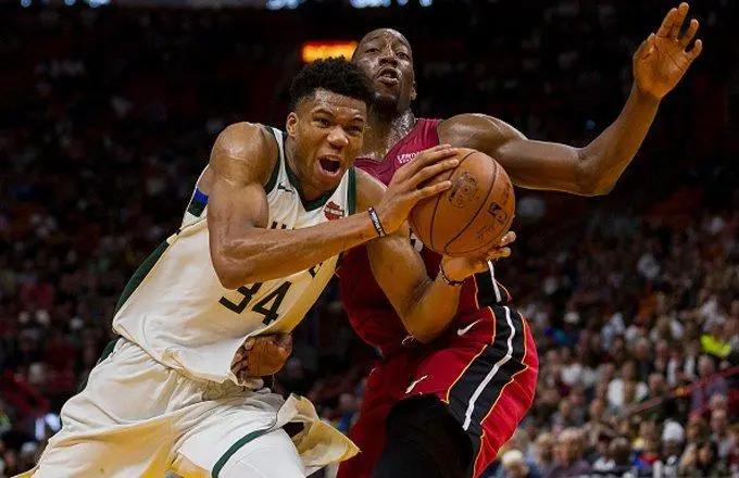 JN体育-密尔沃基雄鹿训练开放日，清晨绝杀压哨引欢呼，国王杯在即，更衣室氛围转暖(克里夫兰骑士vs密尔沃基雄鹿分析)