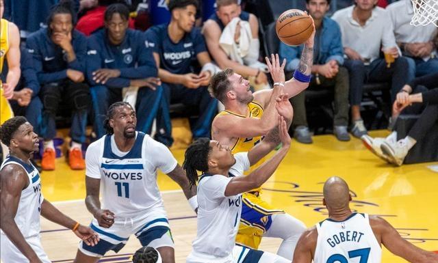 JN体育-今晨体能课后，洛杉矶湖人状态回暖备战NBA总决赛，球迷炸锅，数据趋势出现新变化的简单介绍