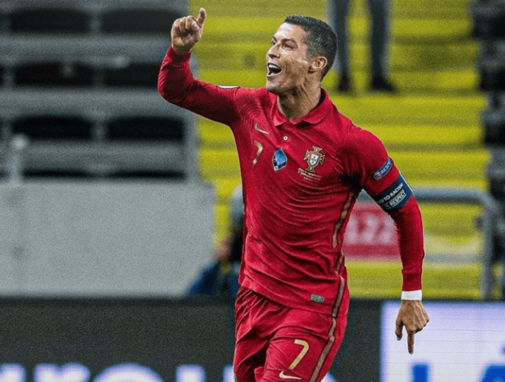 江南体育-关于费德勒在FPX比赛中惊险取胜，突破纪录引发热议！的信息