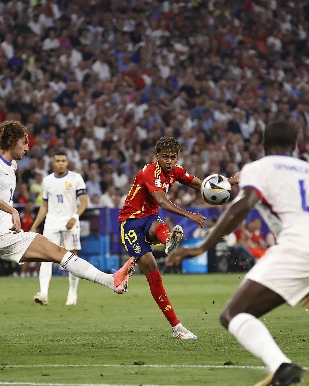 JN体育- 梅西新赛季技艺秀让对手无奈让球迷至嗨 